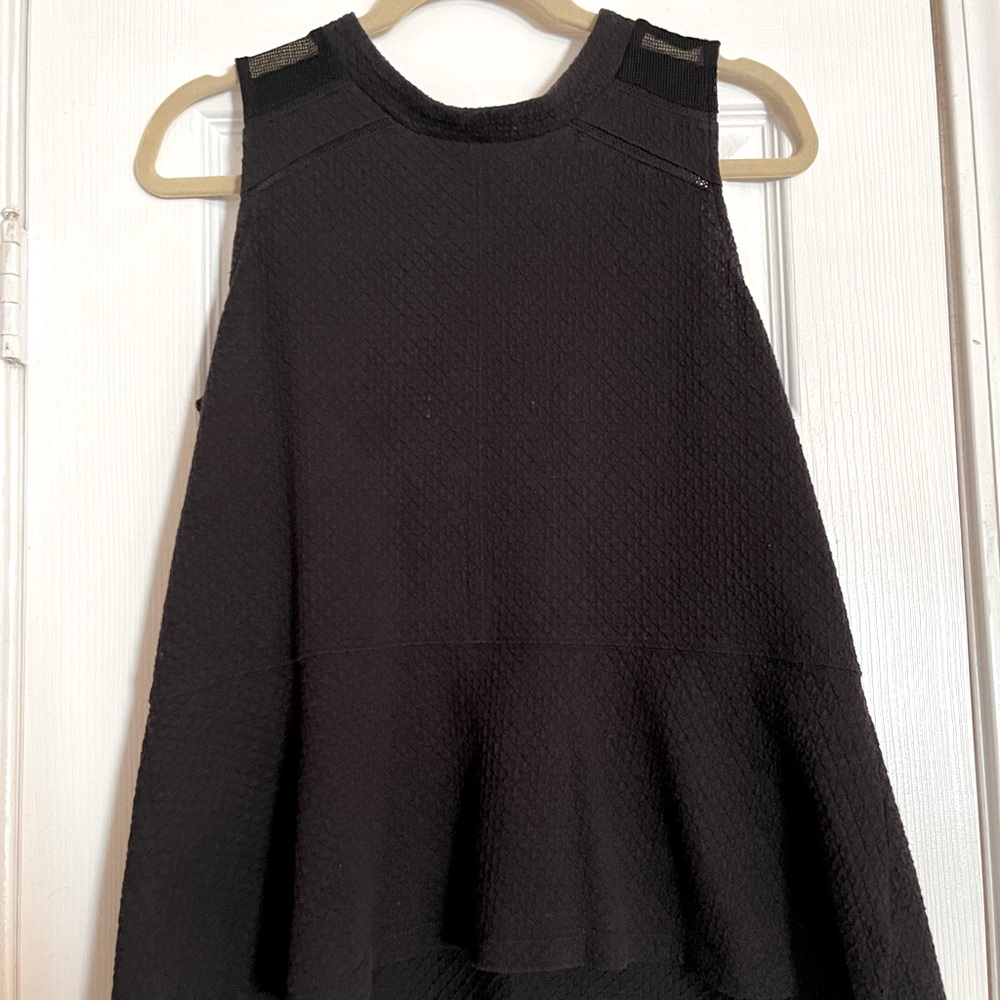 Ladies’ black sleeveless A-line top; Medium; EUC